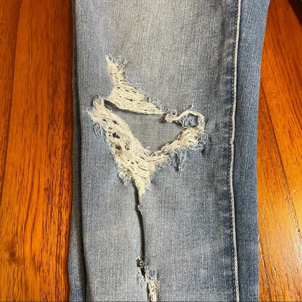 American Eagle distressed super hi-rise jeggings